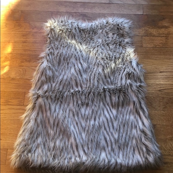 Faux fur vest - Picture 2 of 2